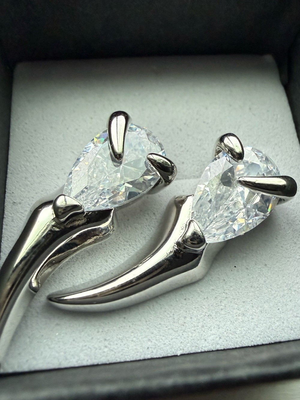 NEW! 14k White Gold Plated push back thorn shaped earrings